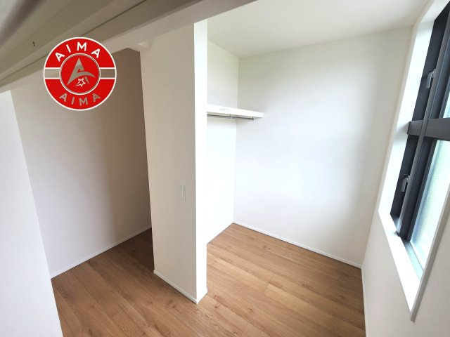 糟屋郡篠栗町尾仲1丁目第1-1棟（1号棟）の収納|洋服や大きな荷物が多い方や人数の多いご家族などは、一般的なクローゼットよりもウォークインクローゼットのほうが使い勝手が良いです。