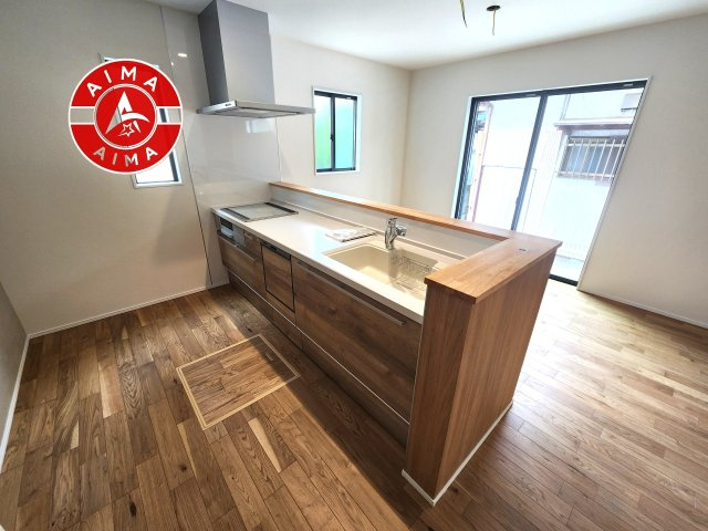 糟屋郡篠栗町尾仲1丁目第1-1棟（1号棟）のキッチン|ダイニングテーブルへの配膳がラクラク、お料理はかどるカウンター付きシステムキッチン！