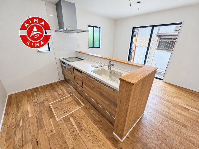 糟屋郡篠栗町尾仲1丁目第1-1棟（1号棟）のキッチン|ダイニングテーブルへの配膳がラクラク、お料理はかどるカウンター付きシステムキッチン！