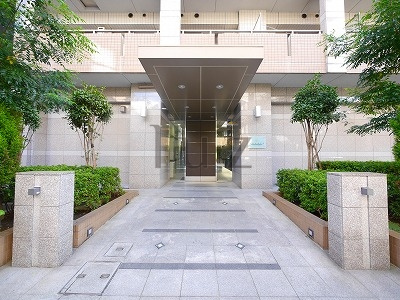 川崎市川崎区南町の賃貸マンションのエントランス