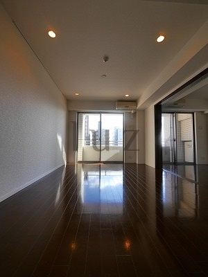 川崎市川崎区南町の賃貸マンションの居間・リビング