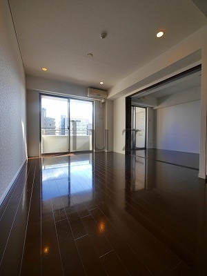 川崎市川崎区南町の賃貸マンションの居間・リビング