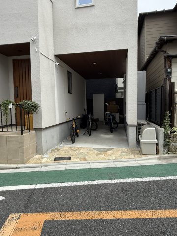 文京区西片2丁目中古戸建の駐車場