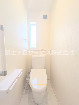【トイレ】 | 沼津市東間門 新築一戸建て 2号棟 | ２階のトイレです