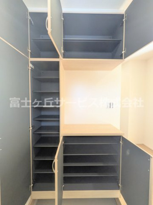 【収納】 | 沼津市東間門 新築一戸建て 2号棟 | 玄関収納です