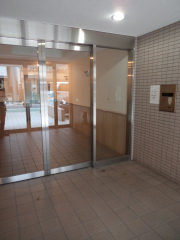 カーサグランデ本郷のエントランス