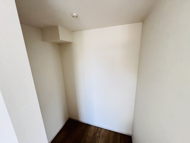 松戸市栄町４丁目新築戸建【古ヶ崎小学校：7分】の収納|8.7帖寝室・ウォークインクローゼット