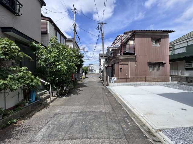 松戸市栄町４丁目新築戸建【古ヶ崎小学校：7分】の前面道路含む現地写真|南側前面道路