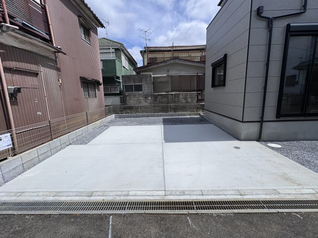松戸市栄町４丁目新築戸建【古ヶ崎小学校：7分】の駐車場|駐車スペース・並列2台駐車可
