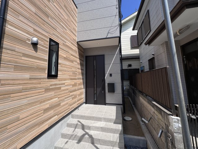 松戸市栄町４丁目新築戸建【古ヶ崎小学校：7分】のエントランス|エントランス・玄関ポーチ