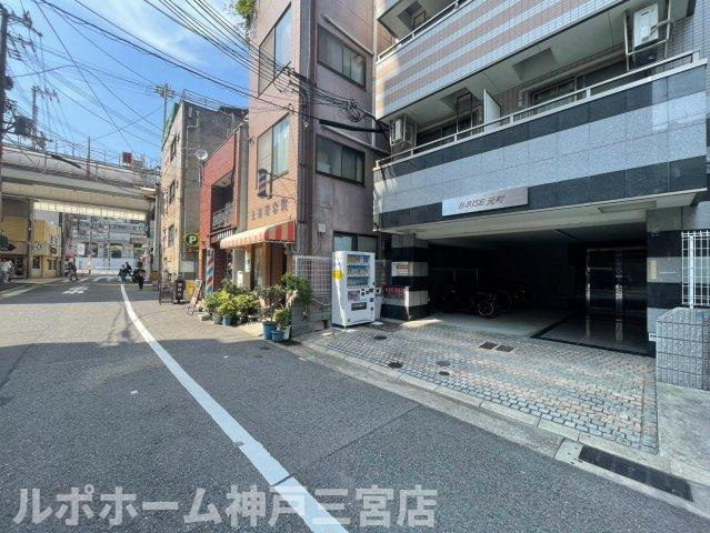 B-RISE元町のエントランス