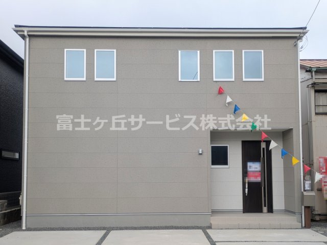 【外観】 | 沼津市下河原町 新築一戸建て | 現在建築中の外観画像です。ご内覧は同じメーカーの完成物件へご案内いたしますので、いつでもご相談ください！