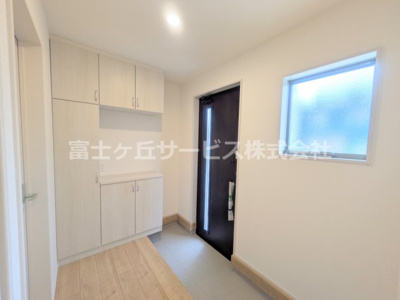 【玄関】 | 沼津市下河原町 新築一戸建て | ゆったりとした玄関です