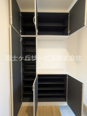 【収納】 | 沼津市下河原町 新築一戸建て | 玄関収納です