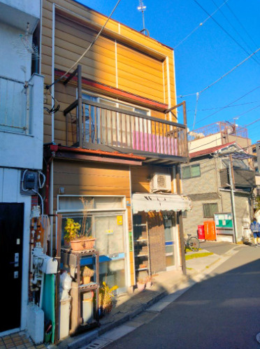 台東区根岸５丁目の店舗付き戸建の外観