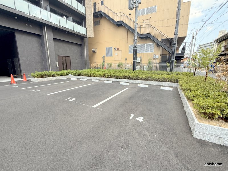 LIVIAZ OSAKA Verite　仲介手数料無料の駐車場