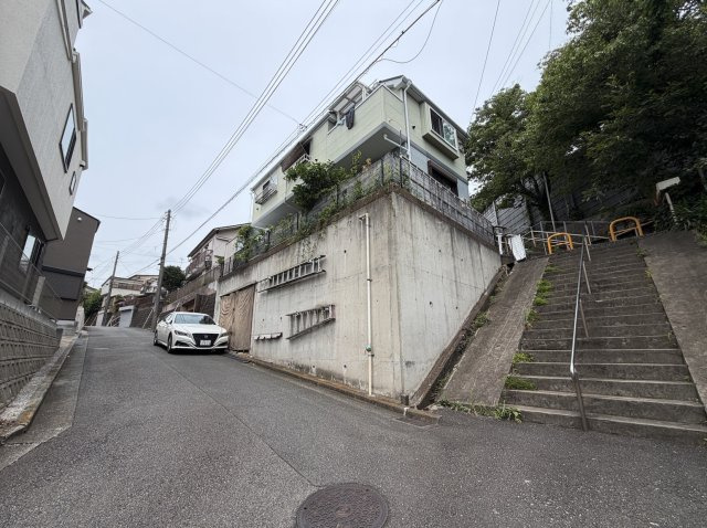 横浜市港南区芹が谷１丁目５−１９　２世帯住宅　上下階独立型の二世帯対応・多用途住宅