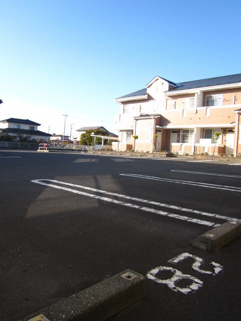 フローラルⅠの駐車場