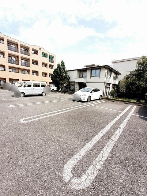 メディアーマの駐車場