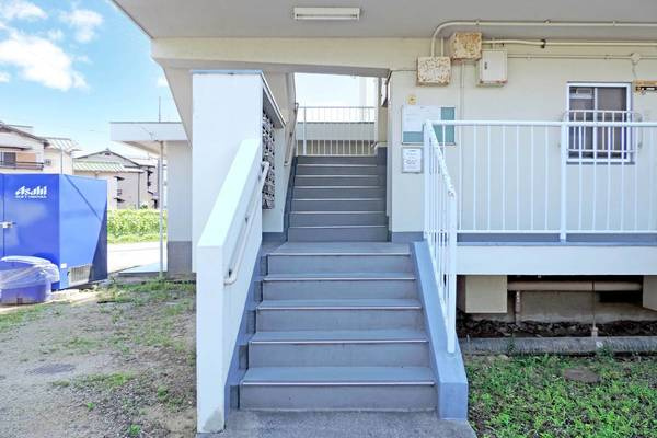 ビレッジハウス久保1号棟のエントランス