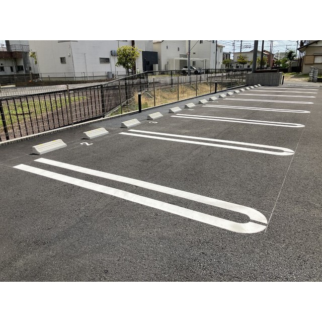 羽島郡岐南町野中５丁目のアパートの駐車場