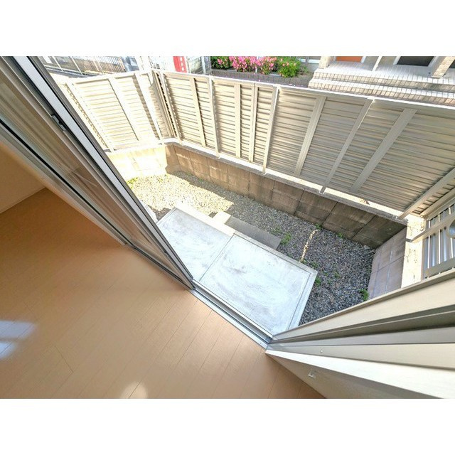 岐阜市長良２丁目のアパートのバルコニー
