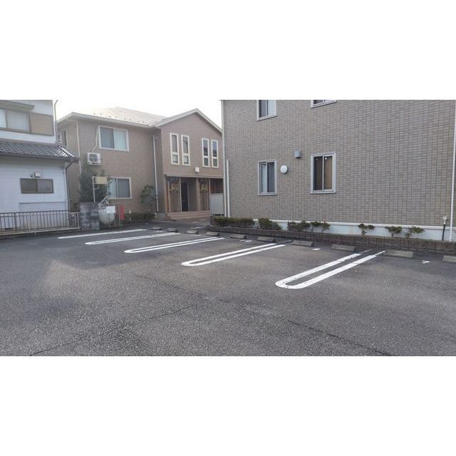 岐阜市長良２丁目のアパートの駐車場