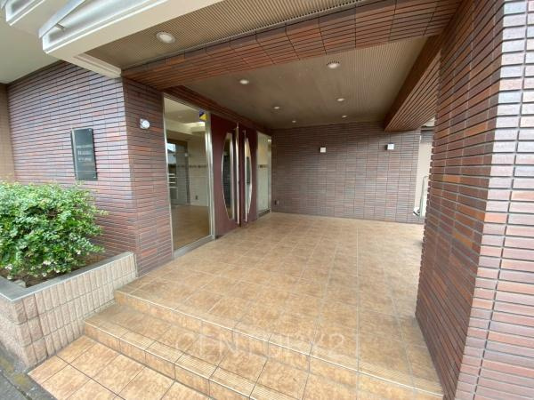 サンクレイドル並榎のエントランス