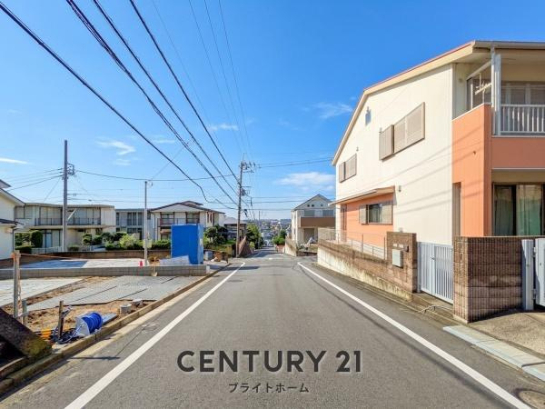 横浜市緑区鴨居６丁目の新築一戸建の前面道路含む現地写真|現在建築中の為、同仕様物件のご案内をさせて頂きます。
お車でご自宅まで送迎承ります。