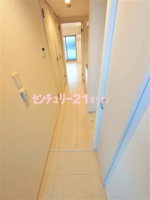 【内装】 | LIVLI芳和レジデンス（リブリホウワレジデンス） | 玄関から見た室内の様子です