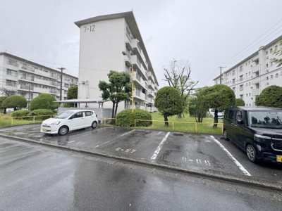 【駐車場】 | 新金岡第三団地住宅七ー壱弐号棟 | お車の出し入れも楽々ですね♪現地駐車場部分になります！駐車場空有です！
