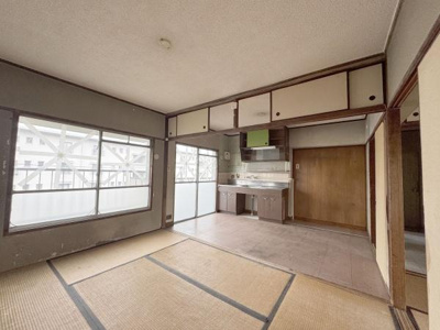 【居間・リビング】 | 新金岡第三団地住宅七ー壱弐号棟 | ここにはみんなが集い、食事と楽しい会話が始まる。話に夢中になりすぎて、ついつい時を忘れてしまう。そんな束の間の幸せを感じさせてくれる場所。