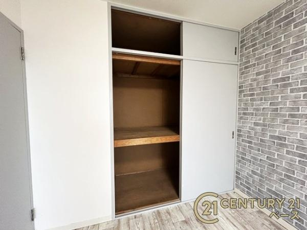 若草マンションの収納|全居室に広々収納スペース完備！