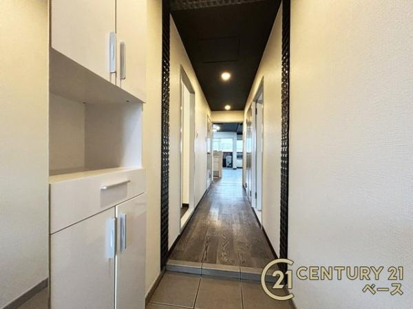 若草マンションの玄関|すっきりとした明るい玄関が家族やお客様を迎えてくれます！