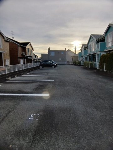 ルミエール弐番館の駐車場