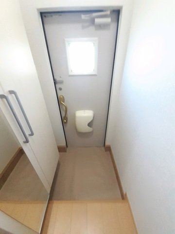 ロータス・ミカドの玄関
