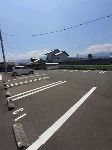 ロータス・ミカドの駐車場