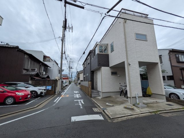 堺市西区浜寺石津町西４丁戸建（屋上テラス付き）の前面道路含む現地写真