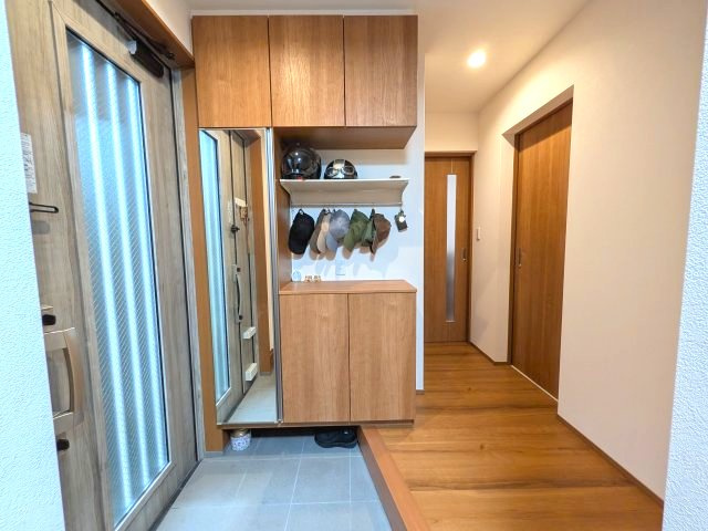 堺市西区浜寺石津町西４丁戸建（屋上テラス付き）の玄関