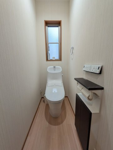 堺市西区浜寺石津町西４丁戸建（屋上テラス付き）のトイレ
