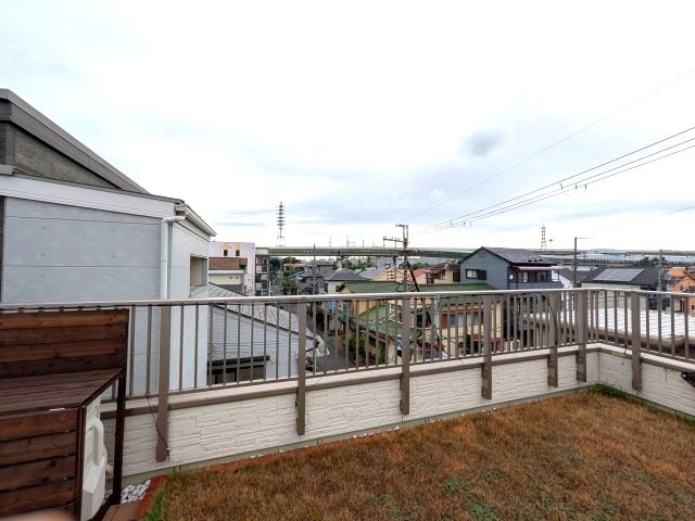 堺市西区浜寺石津町西４丁戸建（屋上テラス付き）のバルコニー
