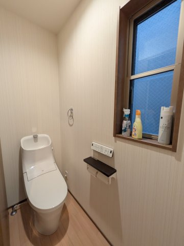 堺市西区浜寺石津町西４丁戸建（屋上テラス付き）のトイレ