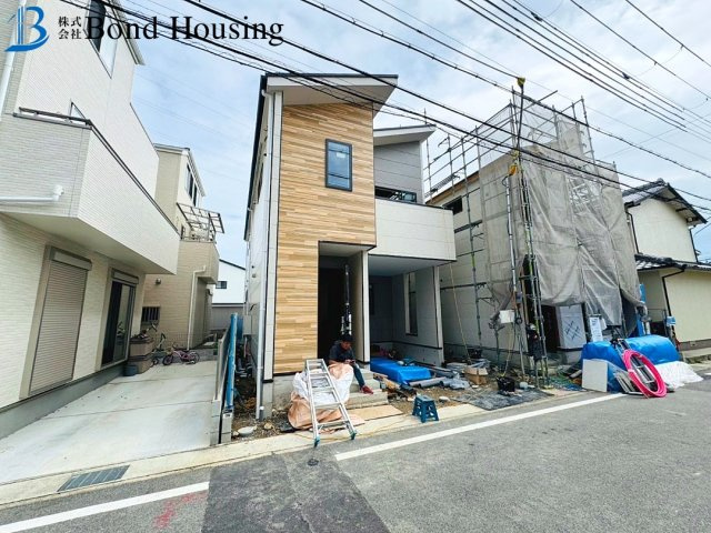 西新町駅徒歩11分　大道町1期　新築2区画　1号棟の前面道路含む現地写真