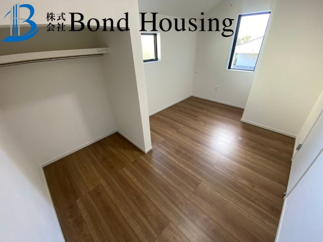 吹き抜けあり開放感あり　大道町1期　新築2区画　2号棟の洋室