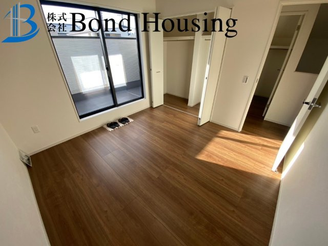吹き抜けあり開放感あり　大道町1期　新築2区画　2号棟の洋室