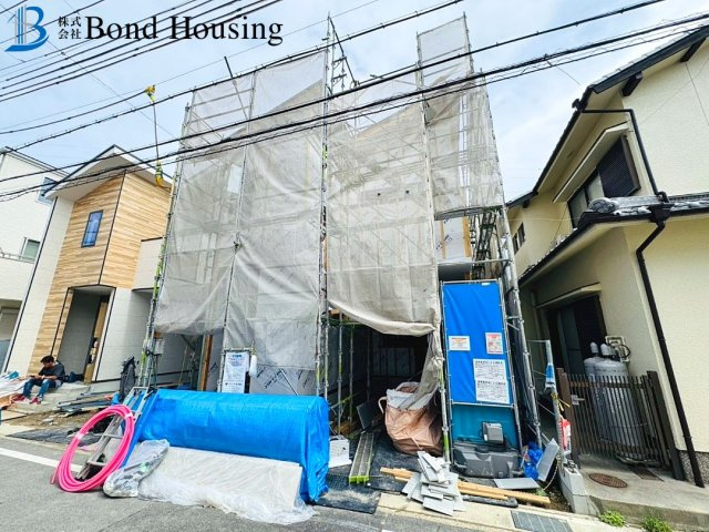 吹き抜けあり開放感あり　大道町1期　新築2区画　2号棟の前面道路含む現地写真