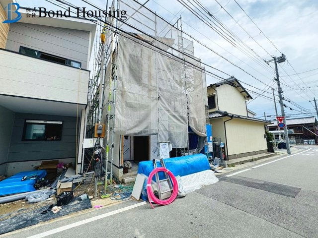 吹き抜けあり開放感あり　大道町1期　新築2区画　2号棟の前面道路含む現地写真