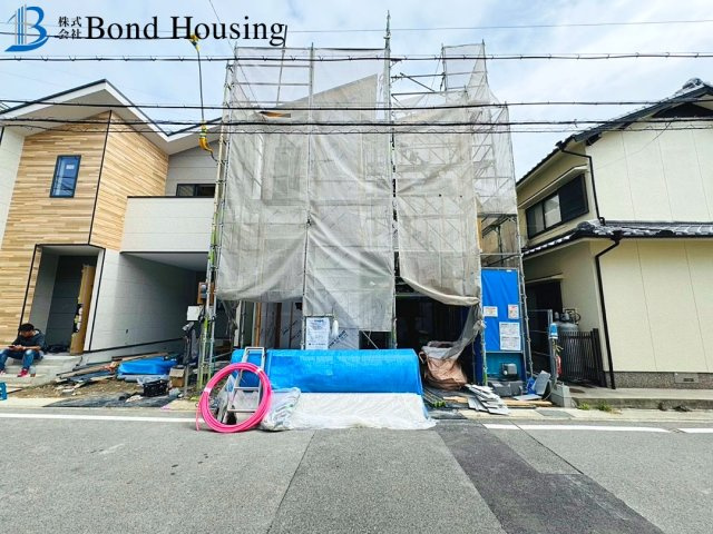 吹き抜けあり開放感あり　大道町1期　新築2区画　2号棟の前面道路含む現地写真