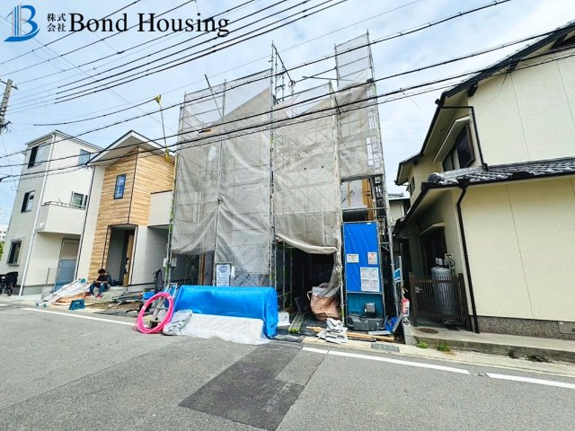 吹き抜けあり開放感あり　大道町1期　新築2区画　2号棟の前面道路含む現地写真