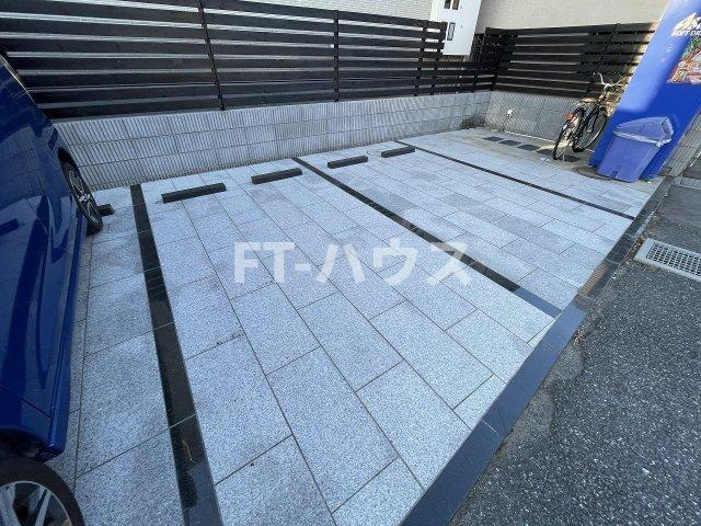 ＮＥＵＨＡＵＳ　ノイハウス駐車場の駐車場